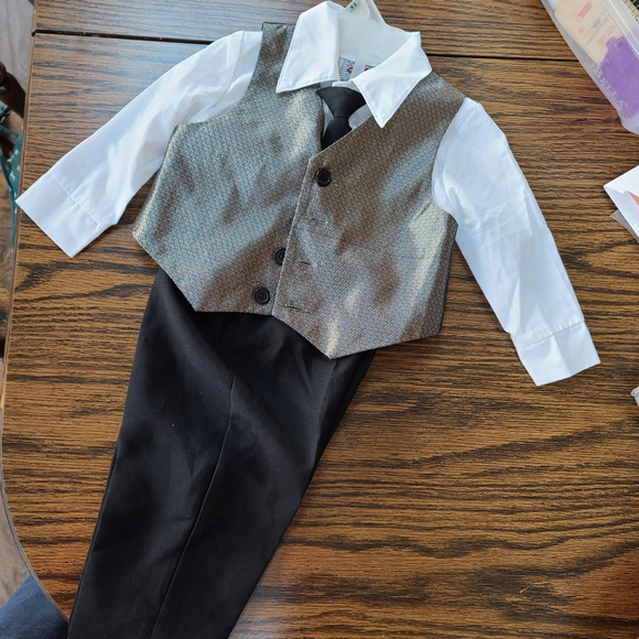 Boys 12M 4-Piece Outfit Vest, Pants, Shirt, Tie - Picture 4 of 13